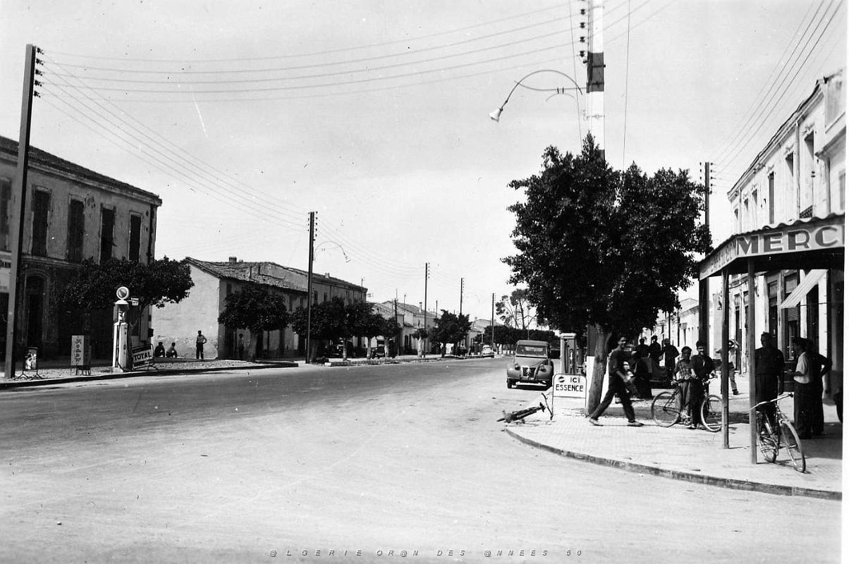 Sainte Barbe du Tlelat 504- Rue principale COLLECTION DES AMIS DE ND DE SANTA CRUZ.jpg